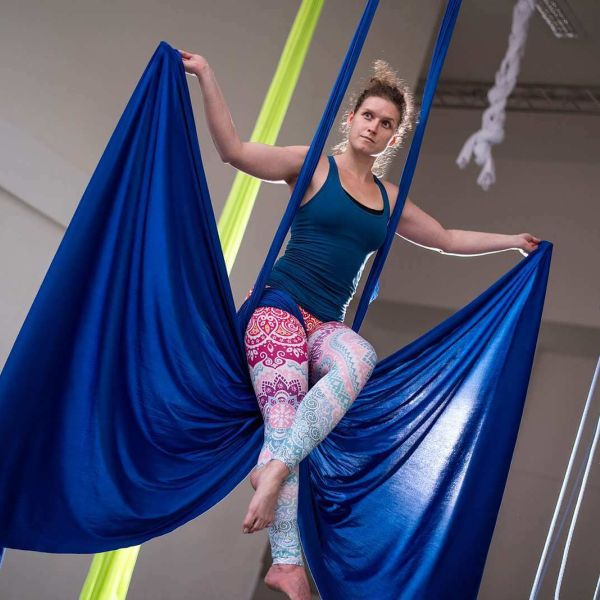 Aerial Silks – akrobacie na&nbsp;šálách